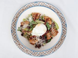 Салат з куркою та яйцем пашот (~320g)