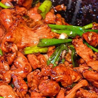 Pollo a la plancha con salsa de sha-cha