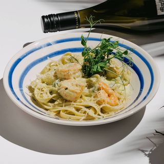 Паста вершкова з креветками (300г)