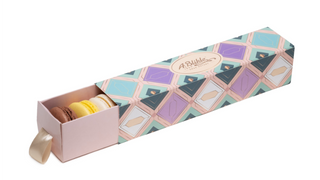 Bombonierka z 9 szt kruchych makaroników.