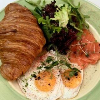 Завтрак с лососем