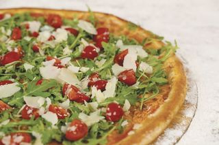 Pizza classica rucola, pomodoro
