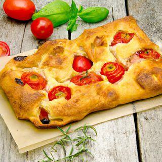 Pizza rossa na focaccia