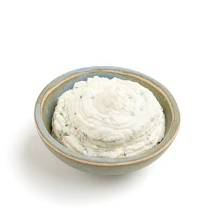 Salsa yogur con hierbas frescas