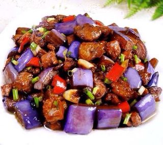 33. Пиле с патладжан (600г)