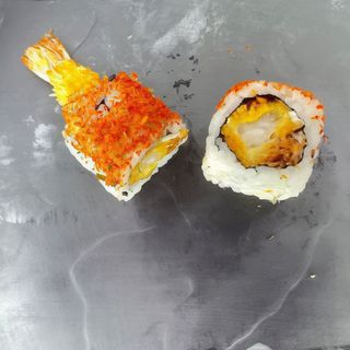 Volcano Dragon Roll (8 Uds.)