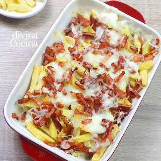 Patatas fritas con queso y bacon 