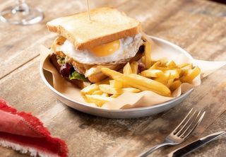 Sándwich club casa gràcia