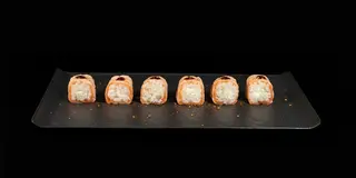 Salmon flambè roll