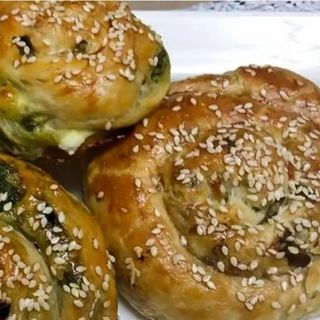 BOREKAS DE ESPINACA Y QUESO FETA 2 U ( 375 cal , 24 g - proteina )