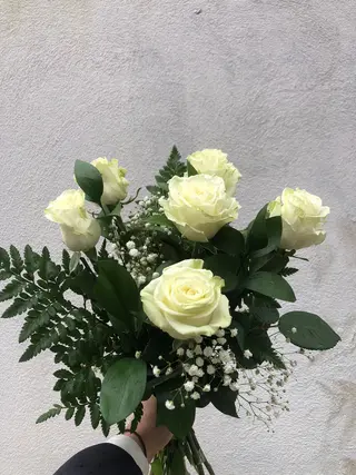 5 Rosas Blancas