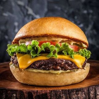 Говяжий чизбургер 