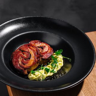 Piept de miel cu piure din edamame si ulei de menta