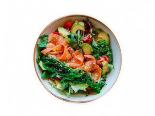 Мікс-салат з лососем , авокадо та горіховим соусом (210г.)