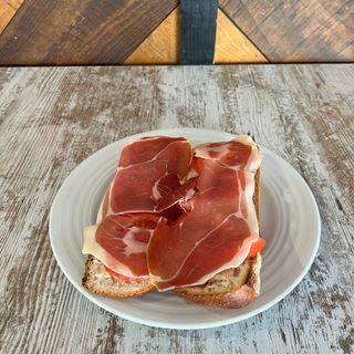 DESAYUNO CATALAN CON BEBIDA