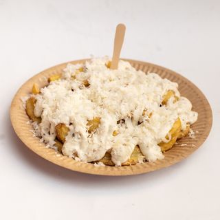 Crispers pomfrit s umakom od tartufa i grana padanom