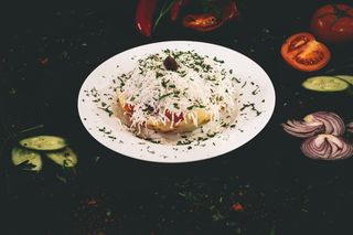 Шопска салата в кашкавалена коричка (300г)