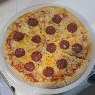 1 pizza peperoni mediano+ 1 litro pepsi