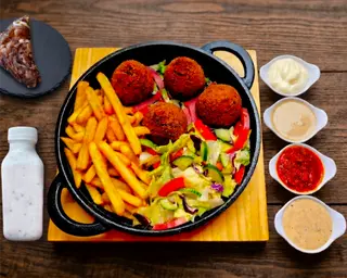 FALAFEL [DANIE, BAKLAWA CZEKOLADOWA, AYRAN]