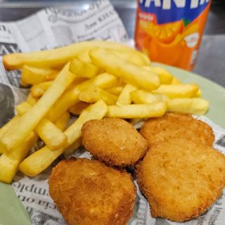 Menú Nuggets + Patatas + Refresco