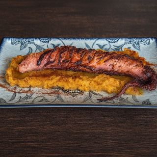 Pulpo Con Puré Revolconas