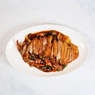 Hrskavo pržena patka s bambusom i gljivama