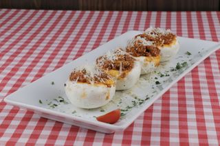 Champiñones rellenos de carne y cremoso de gorgonzola