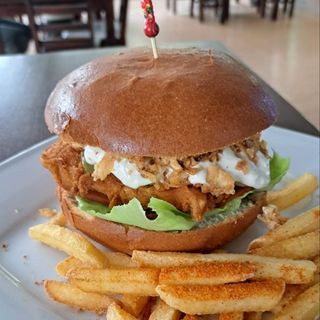 Chickenburger + Frytki