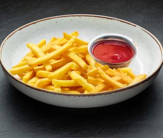 Картопля фрі з кетчупом