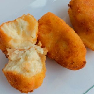 Croquetas de gambas al ajillo 