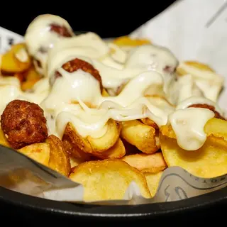 Patate fritte polpettine e provola 