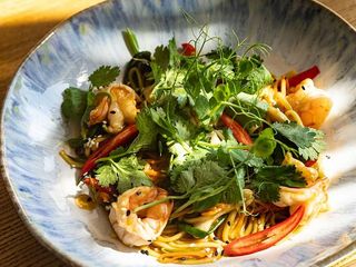 Локшина яєчна з кальмарами та креветками (330g)