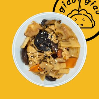 2. Riso con pollo, bambù e funghi