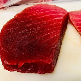 Tonno rosso  sashimi e bottiglia di Ciro bianco !