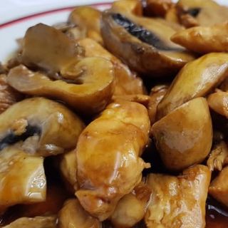 Pollo Con Champiñones