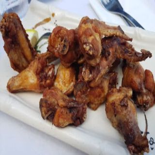 Alitas de pollo fritas