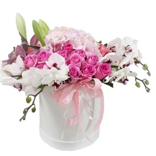 Cutie (1198)alba mixt din trandafiri, orhidee, eustoma, hypericum si verdeata decorativa