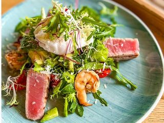 Салат з тунцем та креветками (280г)