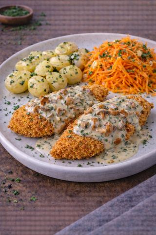 Filety z piersi kurczaka w sosie z grzybów leśnych