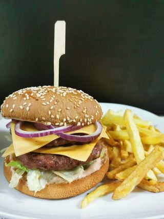 Двоен телешки BBQ бургер (430г)