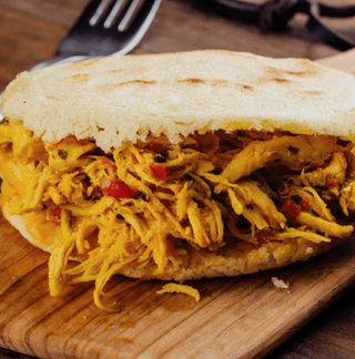 Arepa De Pollo Y Queso