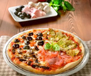 Pizza Cuatro Estaciones (33 Cm.)