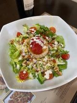 ENSALADA DE QUESO DE CABRA CON MERMELADA DE TOMATE