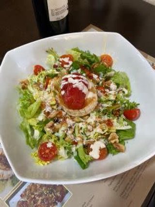ENSALADA DE QUESO DE CABRA CON MERMELADA DE TOMATE