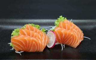 102. Sashimi salmone - 10 pezzi 