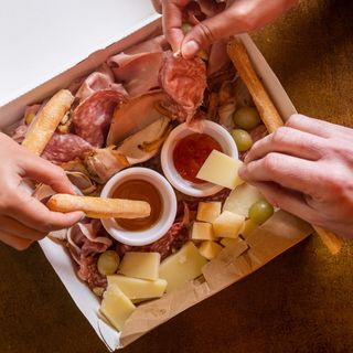 Tabla de Embutidos y Quesos Italianos (X 2 Personas)