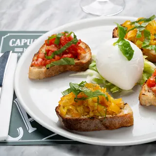 Mozzarella di bufala e bruschette