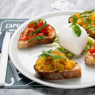 Mozzarella di bufala e bruschette