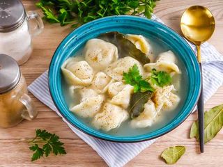 Пельмени с бульоном