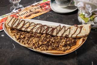 Clatita Uriasa cu Nutella si nuca
